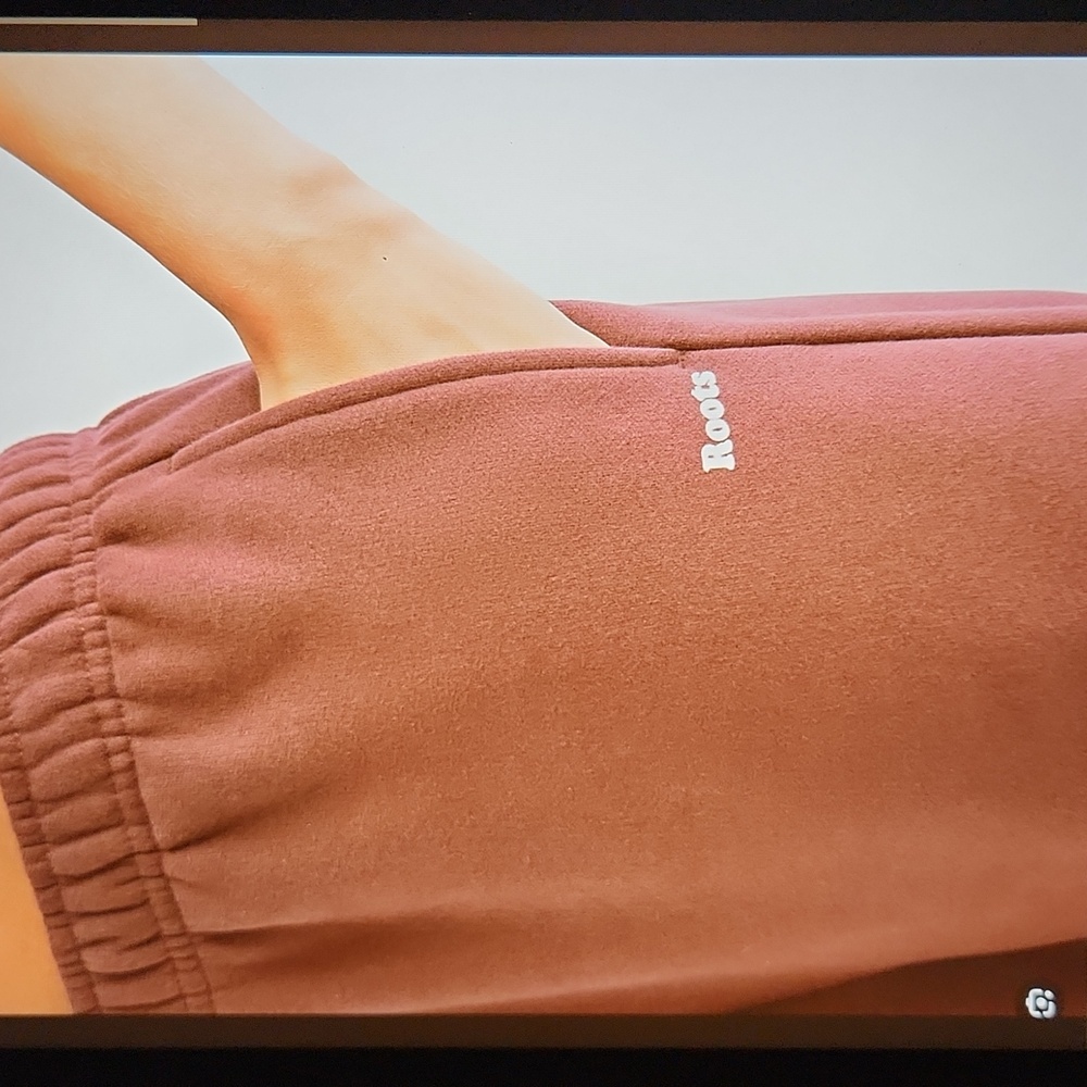 NEW ROOTS Women's Cloud Wide Leg Sweatpants/Joggers In Deep Maroon sz LARGE - Picture 2 of 5